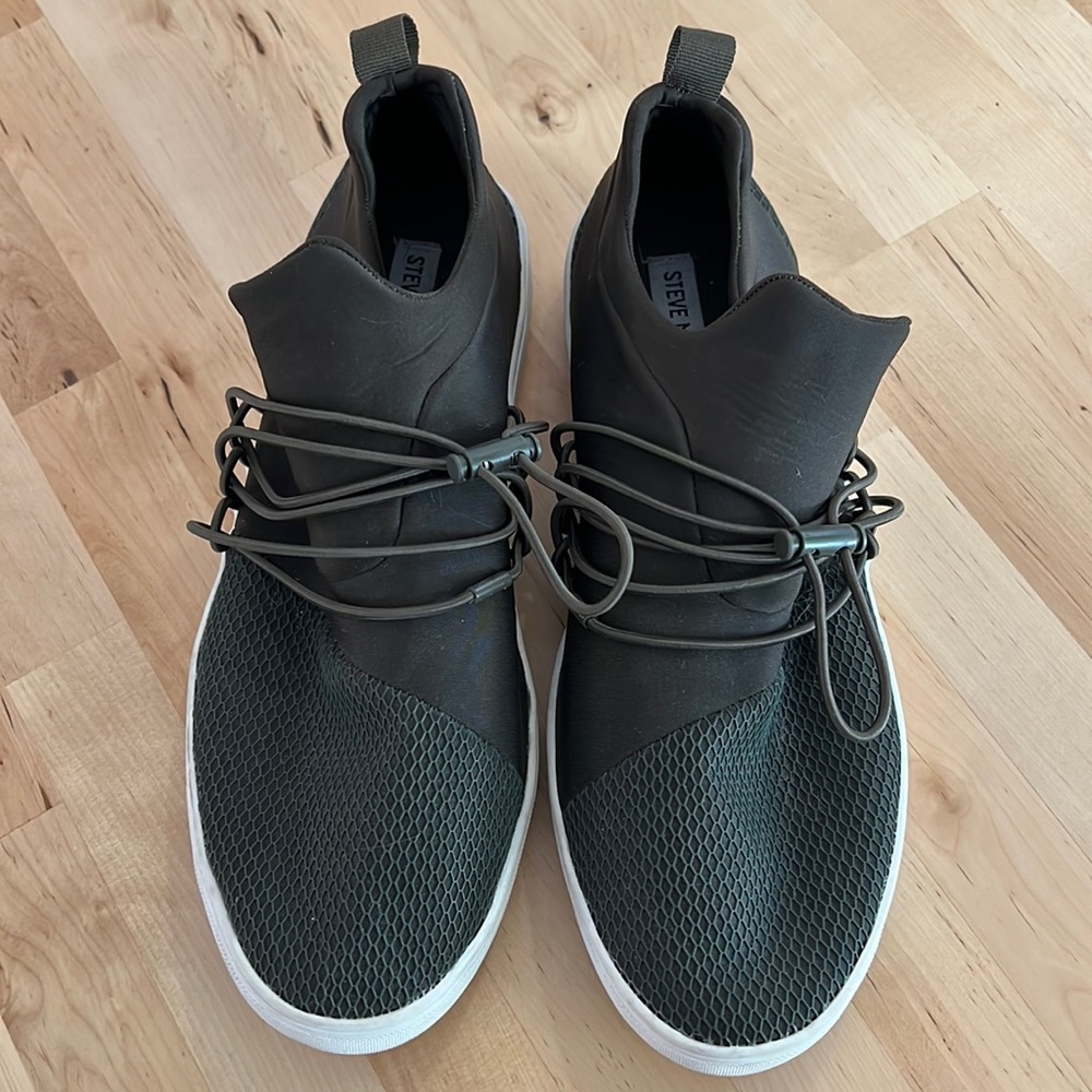 Men’s Size 11 Steve Madden Shoe